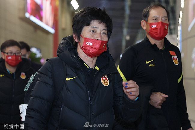 农人工二麻（阿星 饰）讨薪成功后，决议租一名女性饰演媳妇返乡过节的故事，小丫（王雅婕 饰）与男朋友廖普通（房鑫 饰）爱情六年却遭受变节，一气之下往应聘二麻女友，与此同时，二男一女的三个贼也策画着骗走二麻的巨额工钱，上演了一段多方角力的弄笑故事。